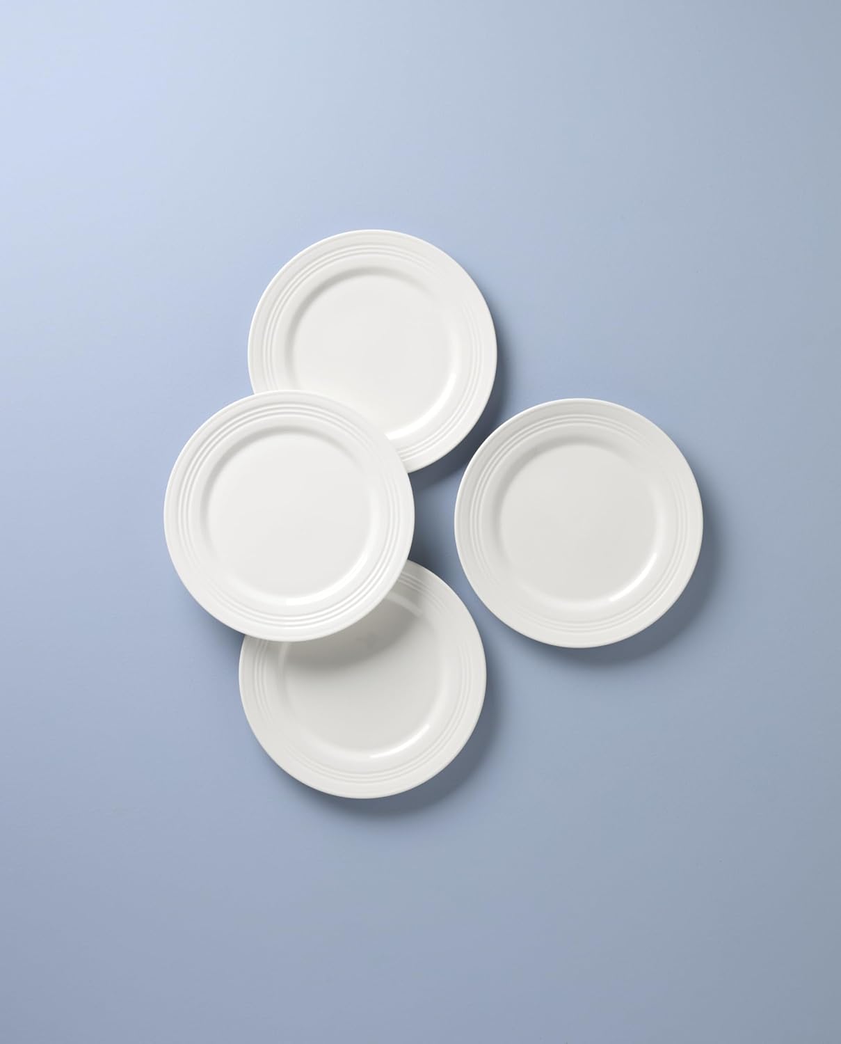 Perfect for Entertaining - Space-Saving Rustic Design with 4-Turn Accent Plates