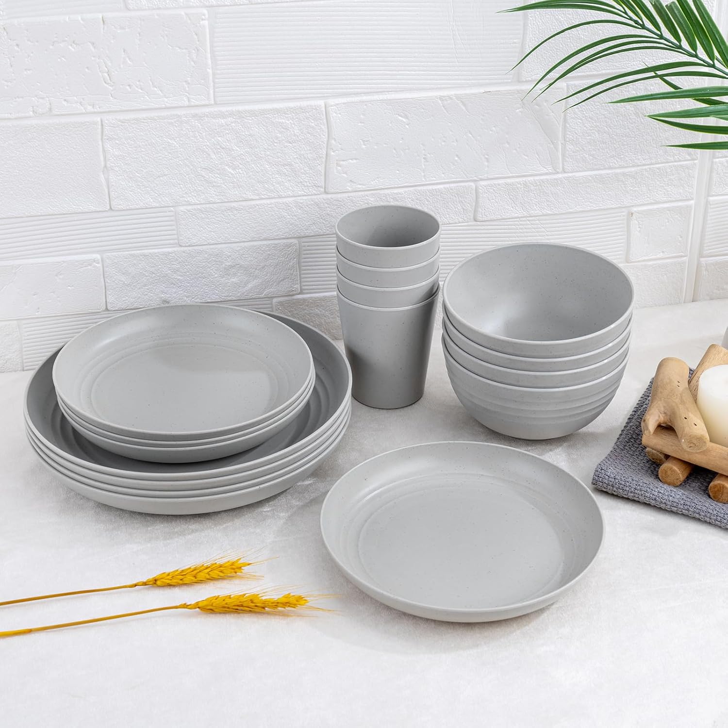 16-Piece Wheat Straw Dinnerware Set Plastic Dinnerware Reusable Tableware for 4