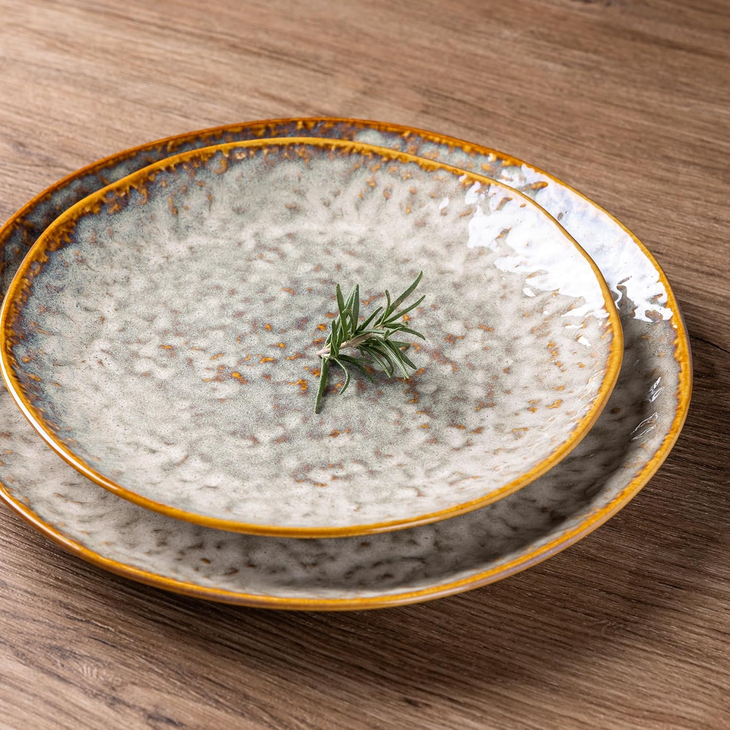 STurdy Ceramic Dinnerware Set with Wavy Edge for 4