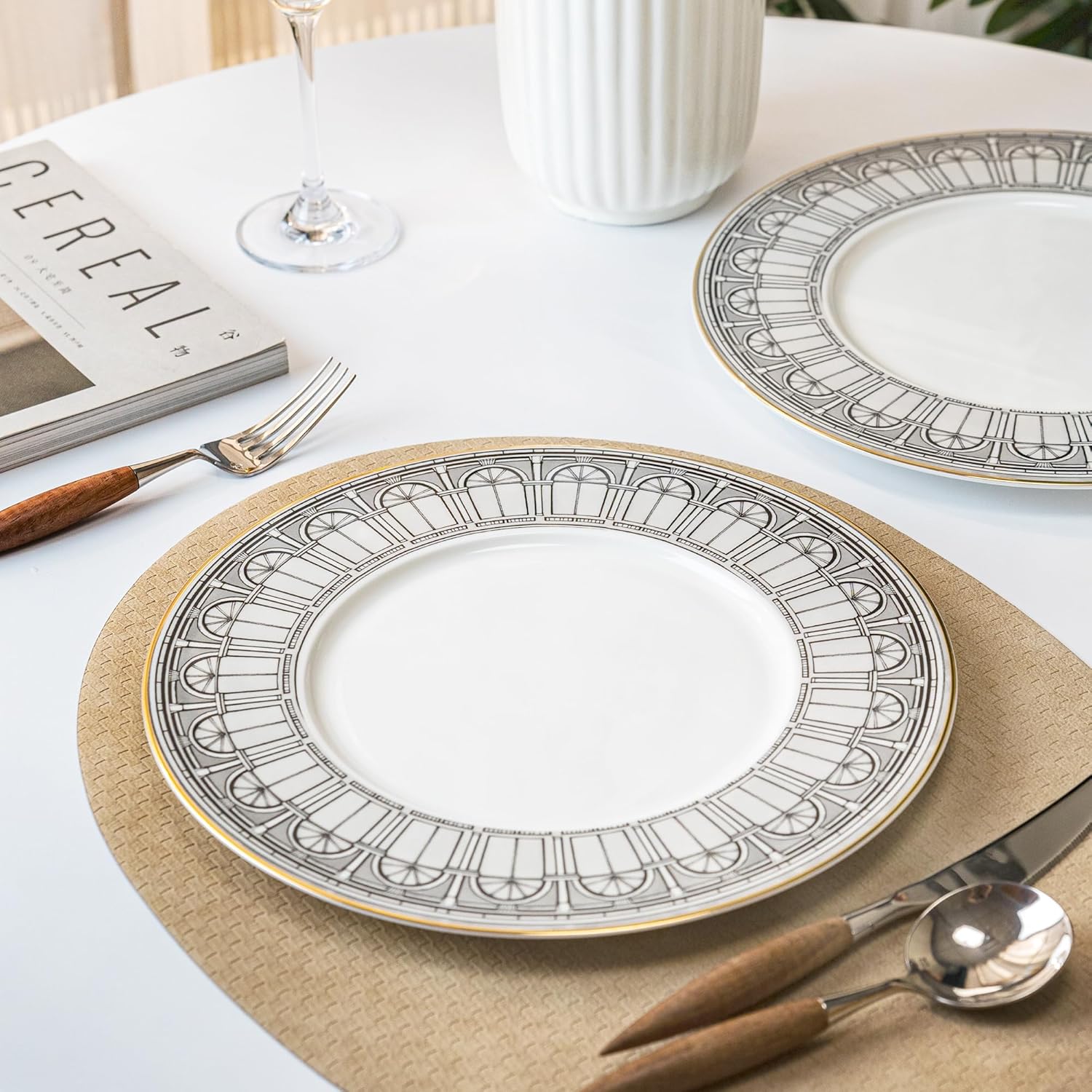 YALONG Bone China Swans of Castle dinner plate set of 2