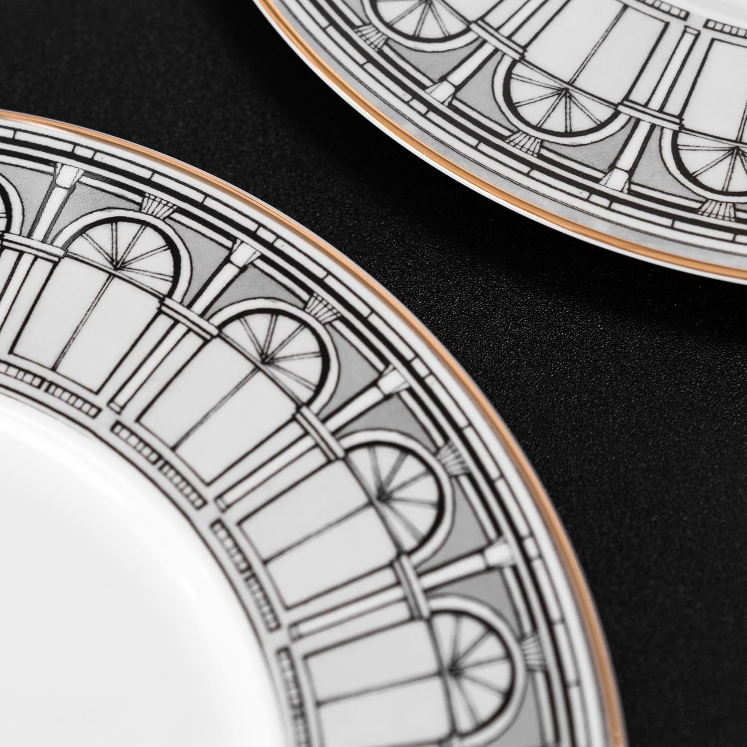 YALONG Bone China Swans of Castle dinner plate set of 2