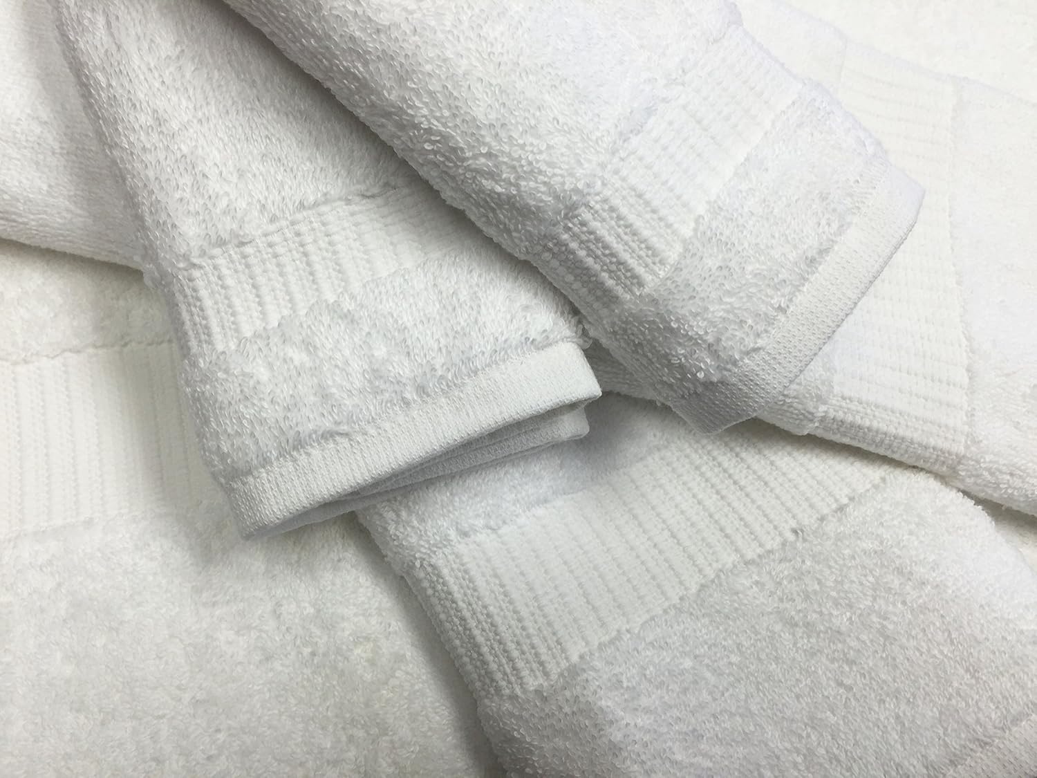 Sleek 27x54 bath towels made from eco-friendly cotton
