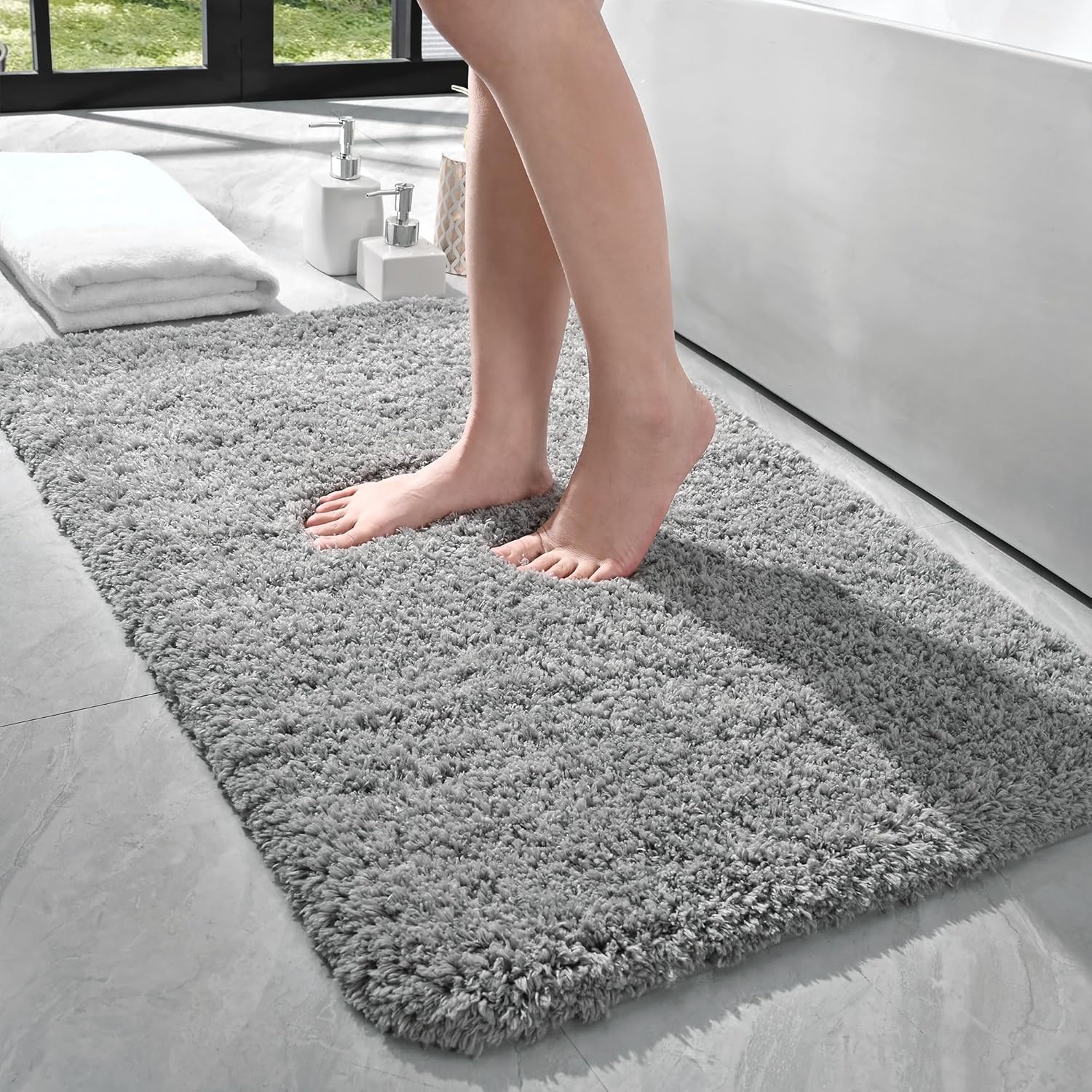 Luxurious 36x24-inch bathroom rug machine washable non-slip grey