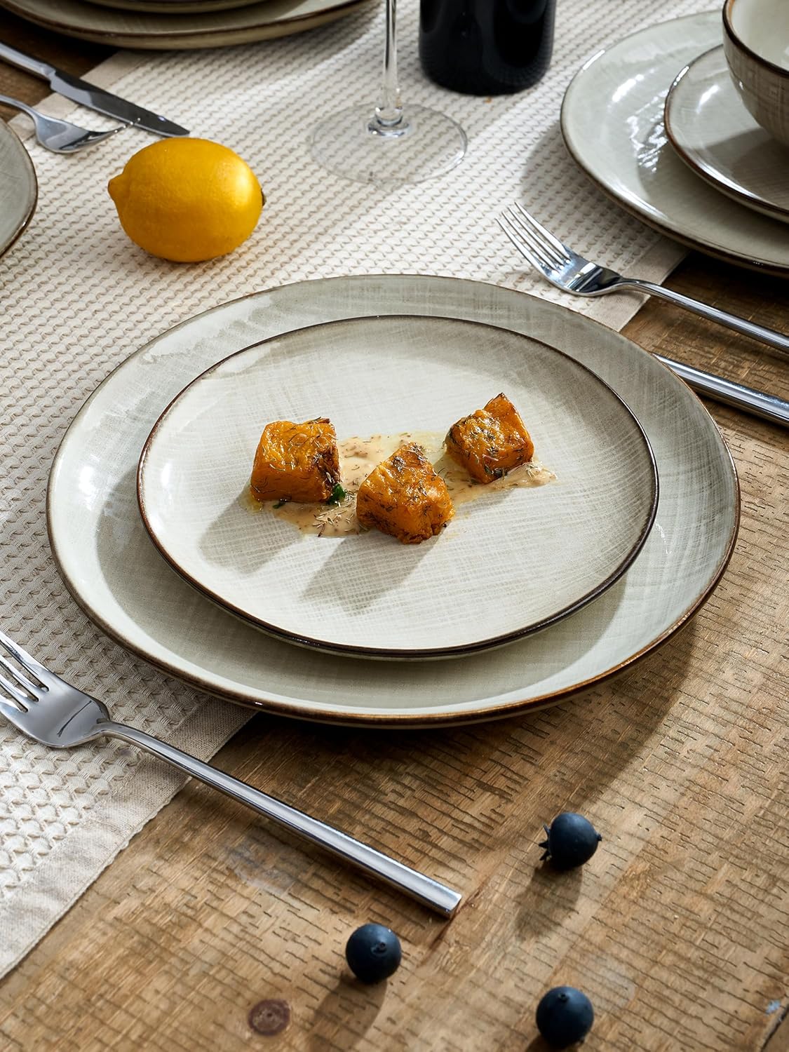 Famiware 24-Piece Moonlight Dinnerware Set - Summer Sand Stoneware with Linen Finish
